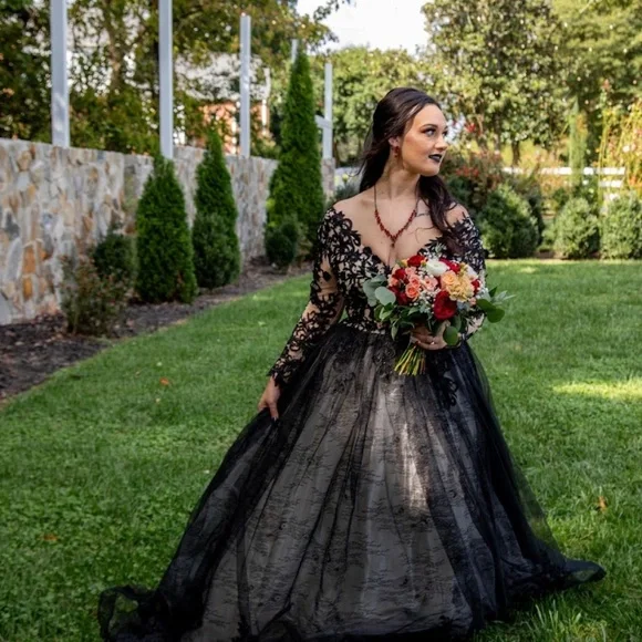 Wedding dress - Picture 3 of 4